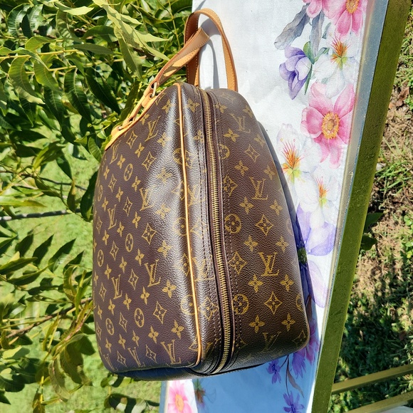 `ღ´- ♥ -`EXCELLENT CONDITION Authentic Louis Vuitton Excursion Bag `ღ´- ♥ -`ღ´-♥ - Picture 5 of 16